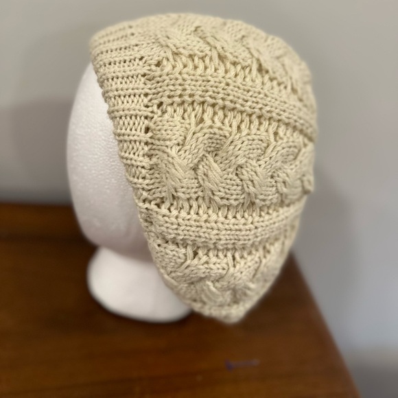 NWOT Women’s Cream OS  slouchy beanie cable-knit beret. Fleece Lined. - Picture 6 of 11